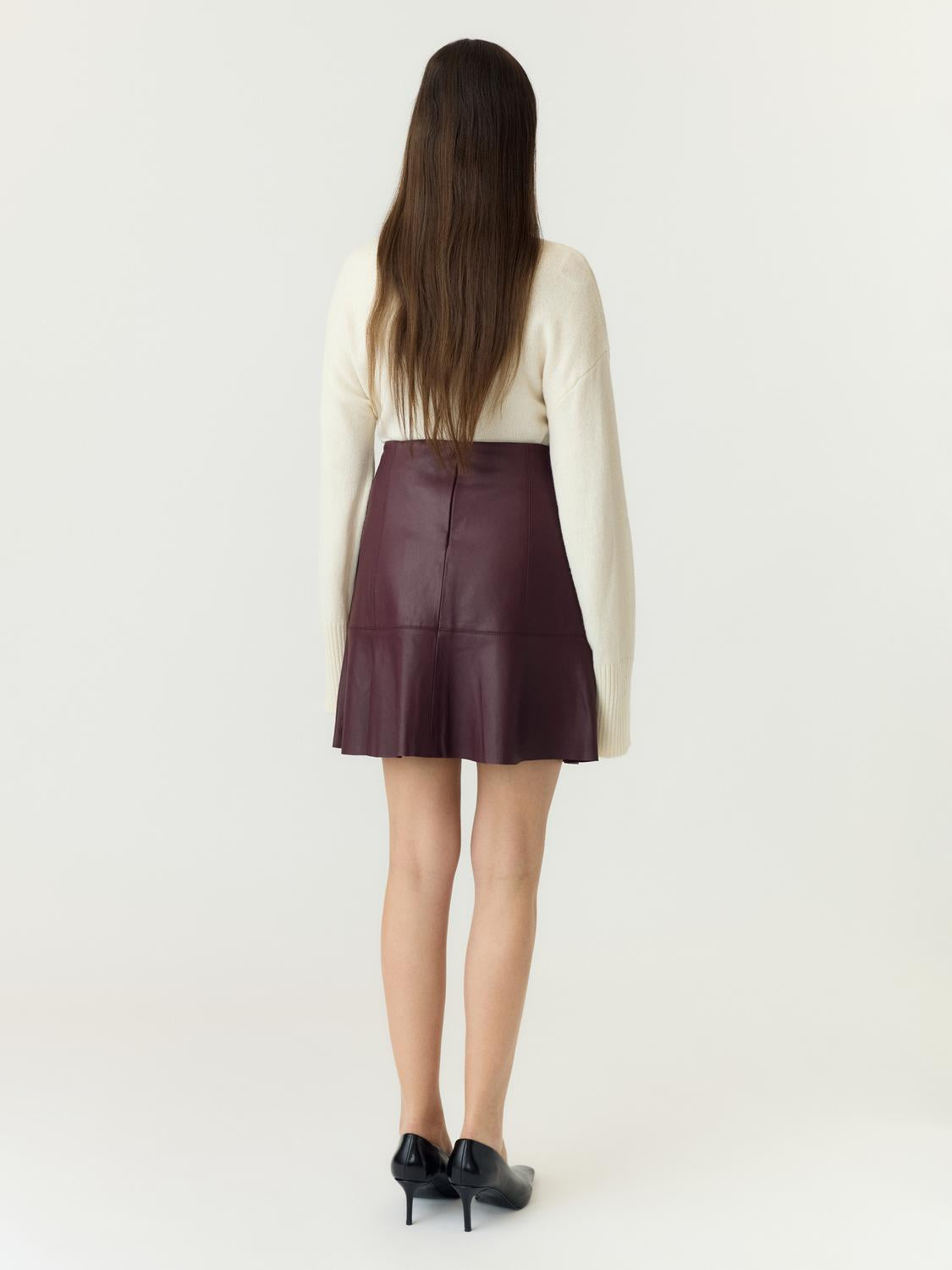 model_shot-back